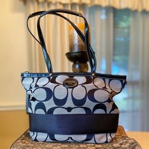 Signature Stripe Tote